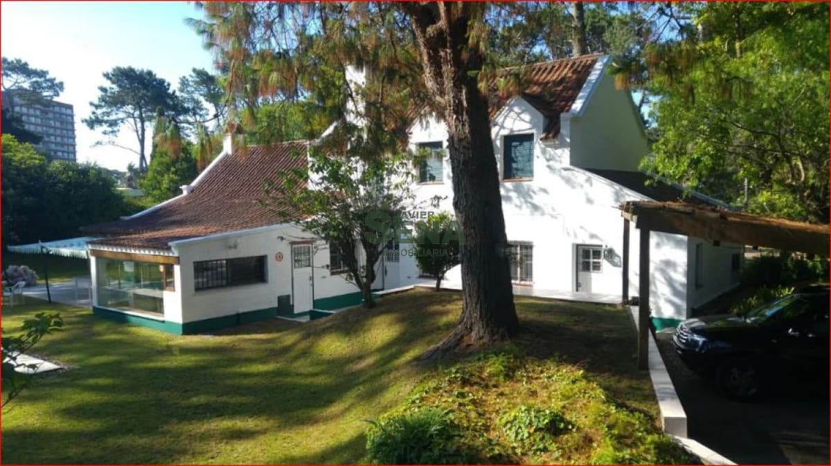 Alquiler de casa en la mansa, 4 dormitorios, 4 baños, piscina, buen parque, buen entorno cerca del mar.