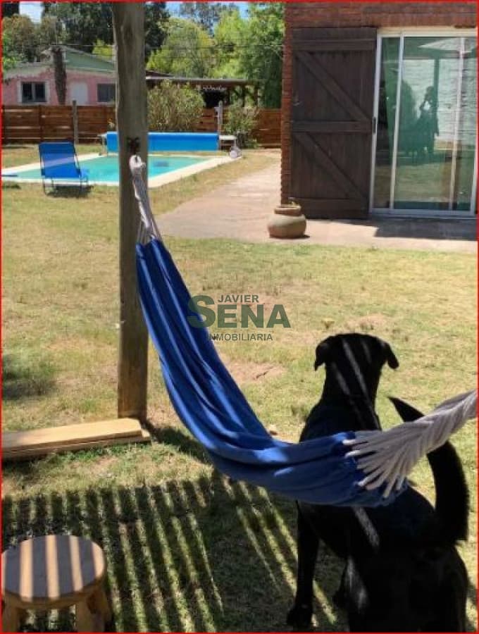Alquiler de casa en la Mansa, 3 dormitorios, 2 baños, piscina, parque, cerca del mar.