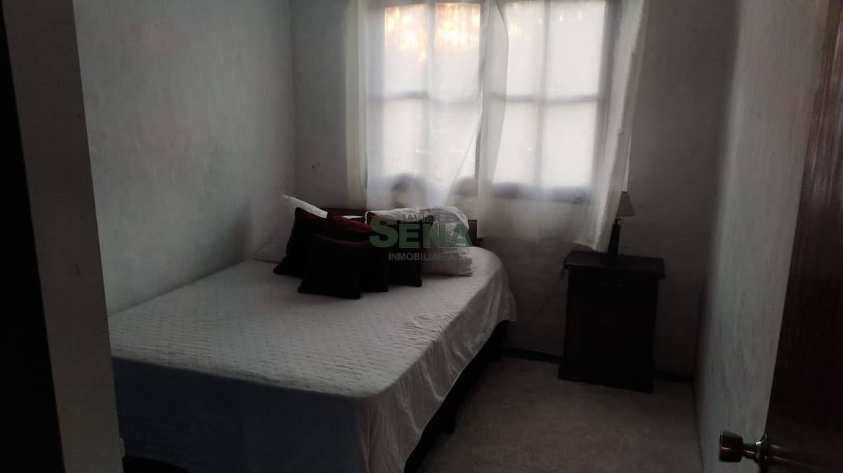 Venta de casa en Punta del Este, 5 dormitorios, 3 baños, lindo lugar.