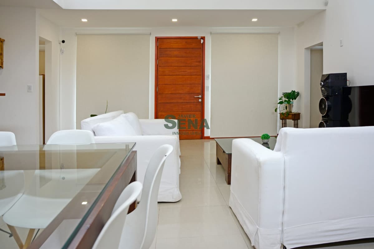 Venta de casa en Bervely Hill, 3 dormitorios, 3 baños, gran parque.