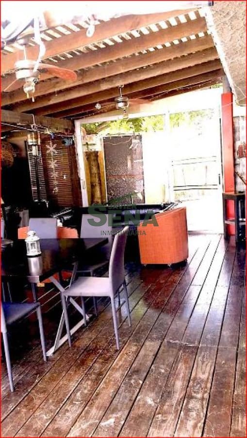 Alquiler de casa en Jardines de Cordoba, 2 dormitorios, 2 baños, lindo parque.-