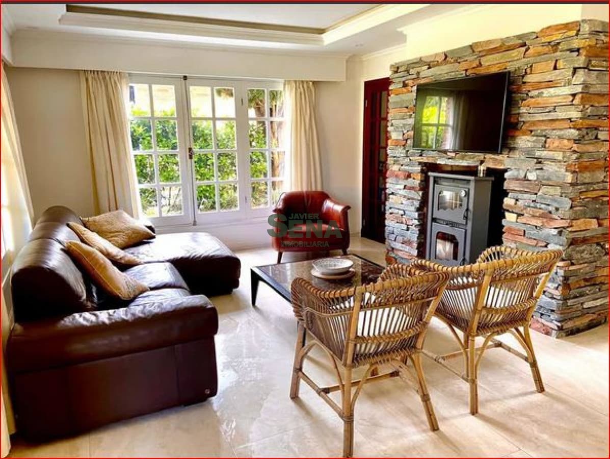 Venta de casa en la Mansa, 5 dormitorios, 4 baños, cerca del mar.