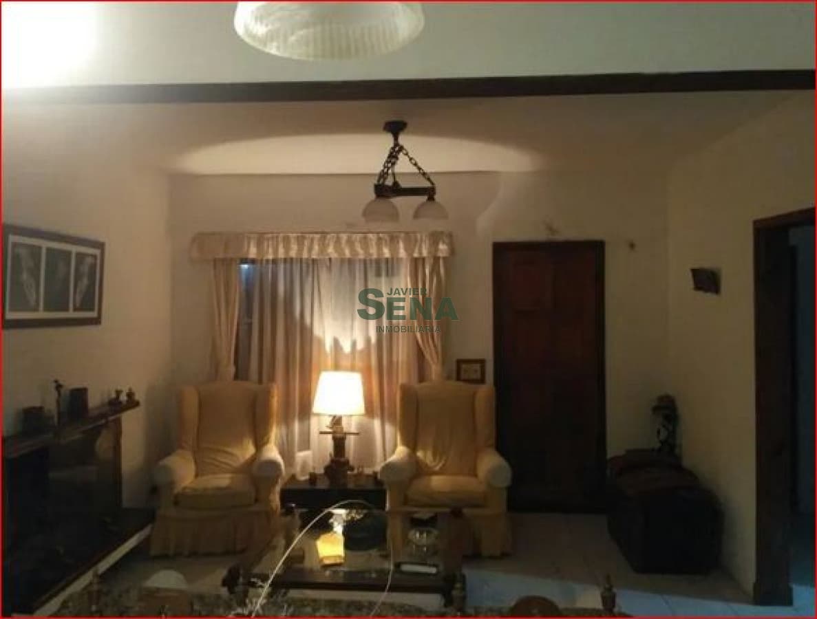 Alquiler de casa en Jardines de Cordoba, 3 dormitorios, 2 baños, buen lugar cerca de todo.