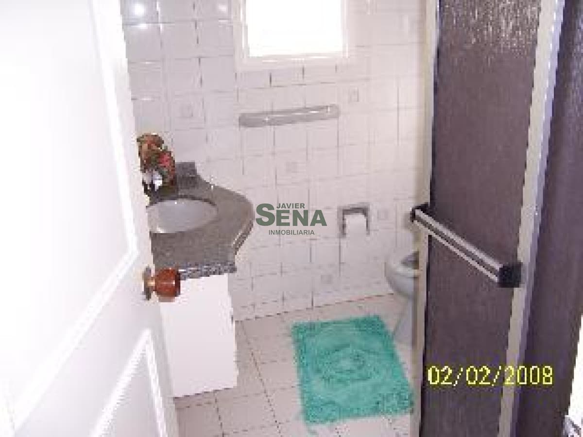 Mansa, 3 dormitorios, 2 baños, lindo chalet.-