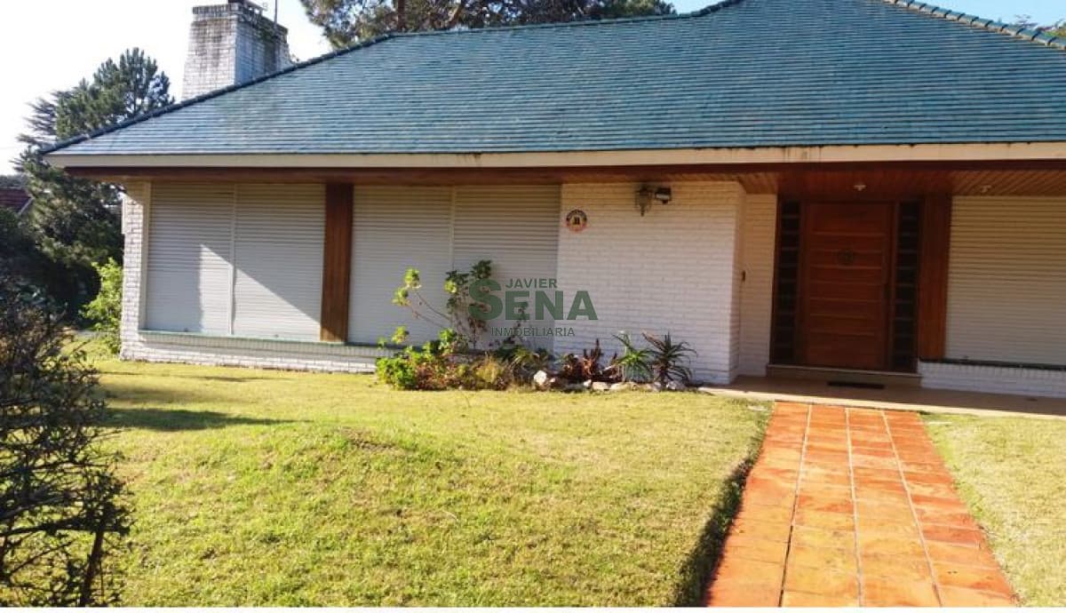 Venta de casa en la Mansa, 4 dormitorios, 6 baños, piscina, cerca del mar.