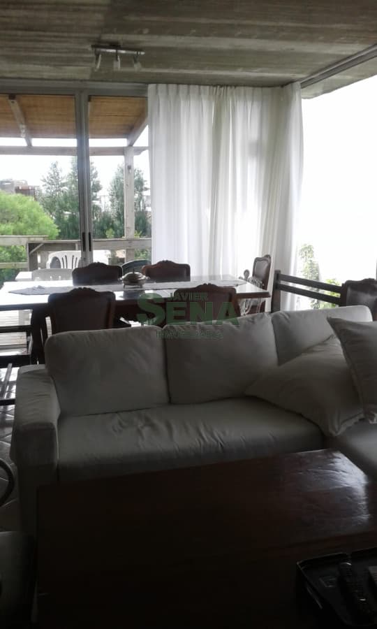 Alquiler de casa en manantiales, 4 dormitorios, 2 baños, precioso lugar.