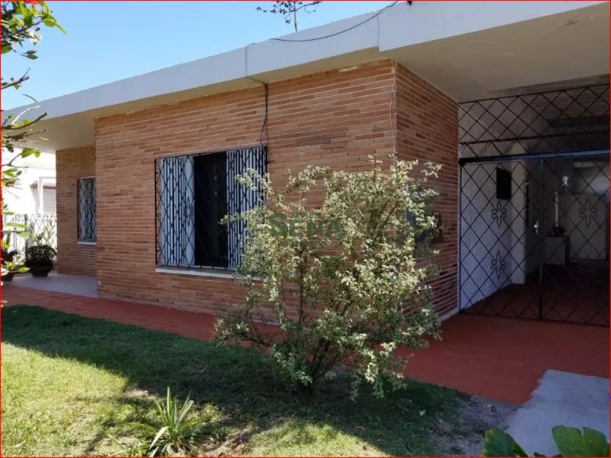 Venta de casa en las delicias, 3 dormitorios, baño, cerca del mar.-