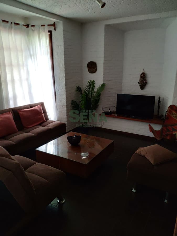 Venta y alquiler de cabaña en Pinares, 5 dormitorio, 3 baños, lindo lugar.