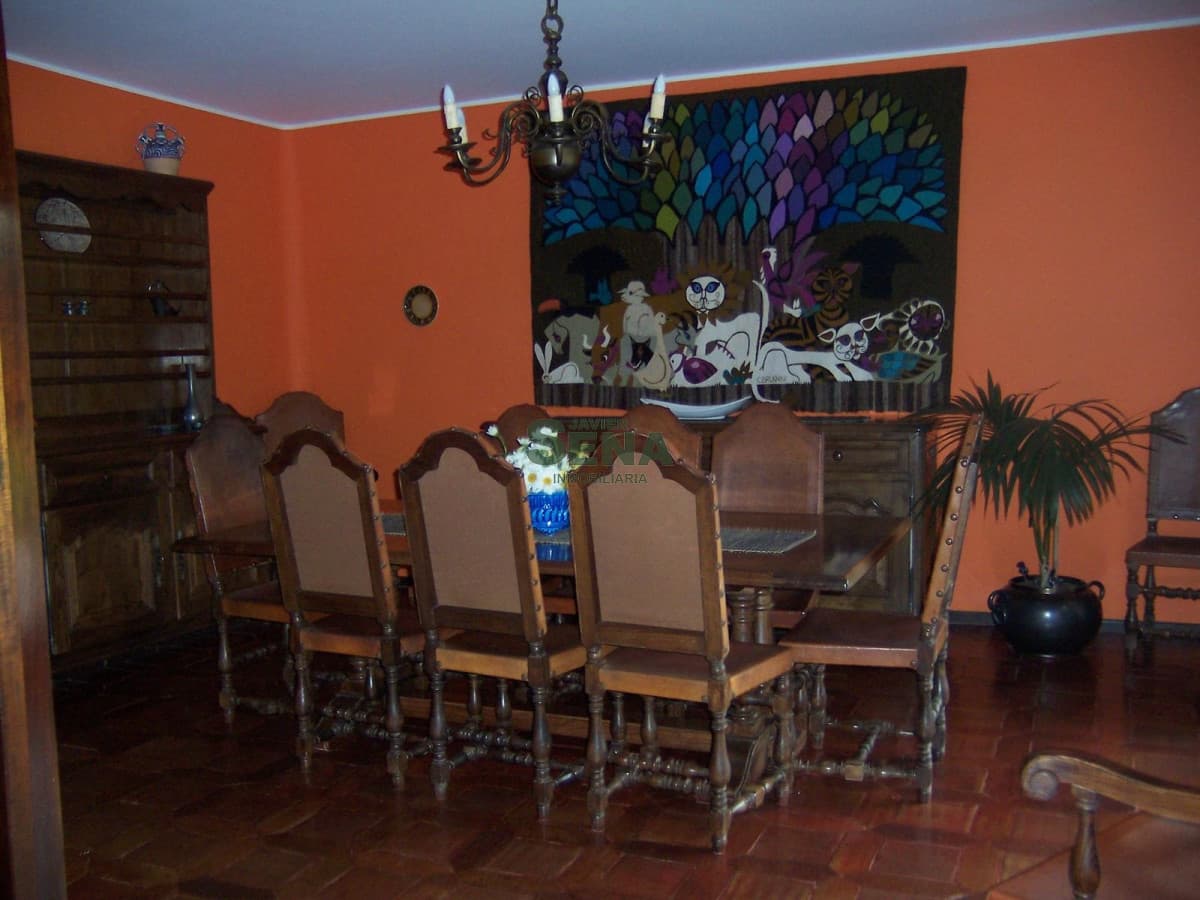 VENTA  de CASA CON VARIAS HABITACIONES, PISCINA EN ZONA PRIVILEGIADA DEL GOLF.