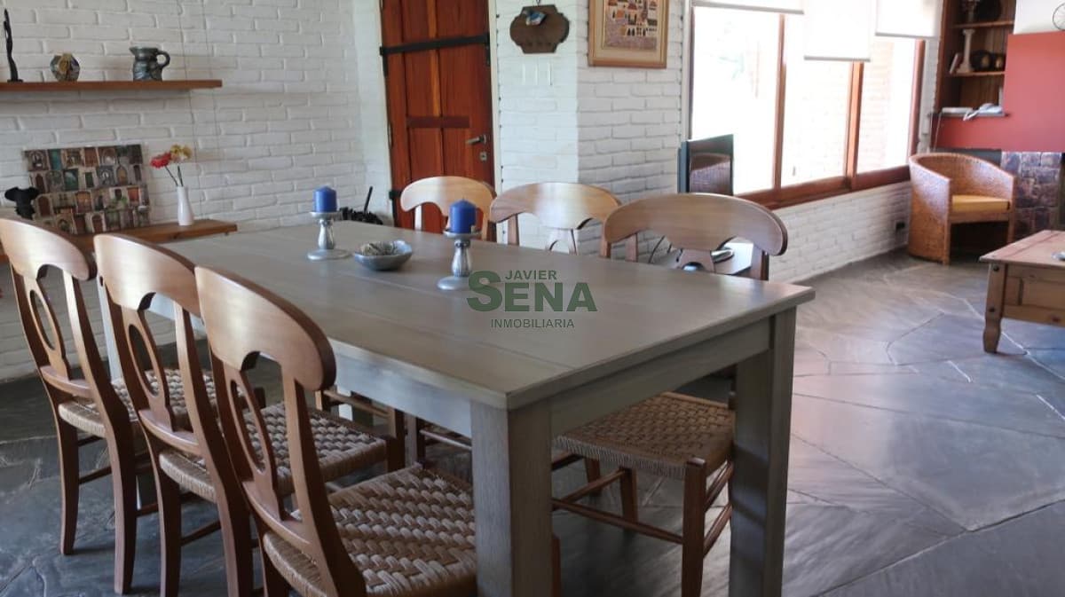 Alquiler de Casa en Pinares 4 dormitorios, 2 baños, a 2 cuadras del mar
