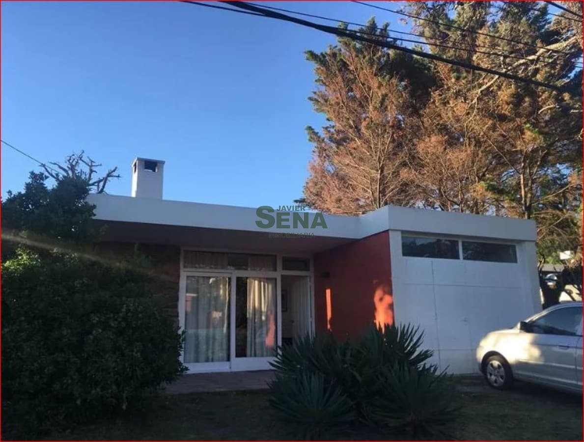 Alquiler de casa en la mansa, 3 dormitorios, 2 baños, buen lugar.
