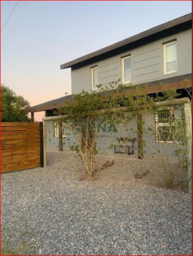 Venta de casa en las Grutas, 2 dormitorios, 2 baños, linda vista y buena construccion.