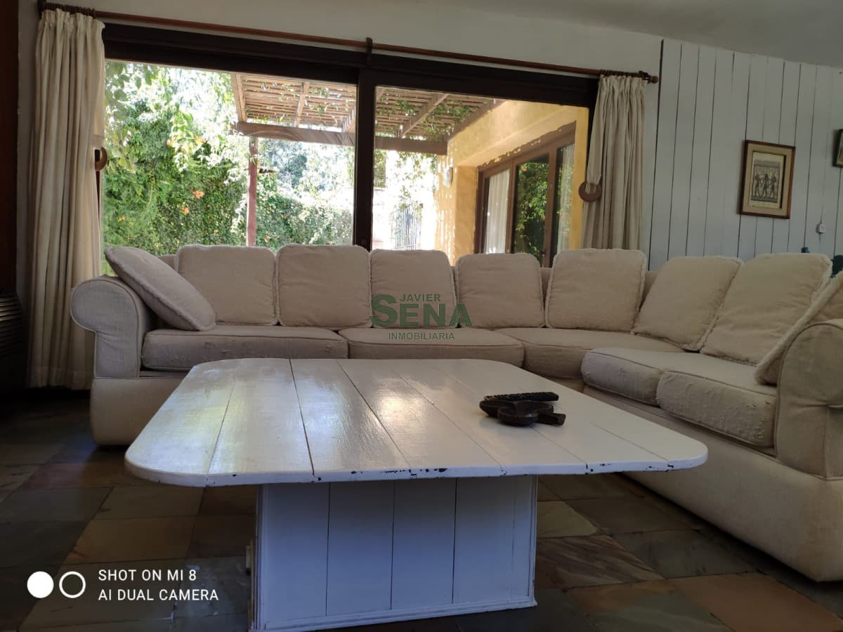 Alquiler de casa en Pinares, 3 dormitorios, 3 baños, lugar muy tranquilo.
