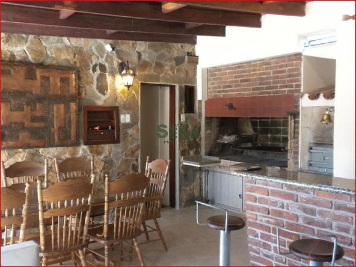 Venta y alquiler de casa en la Mansa, 3 dormitorios, 3 baños, lindo lugar cerca del mar.