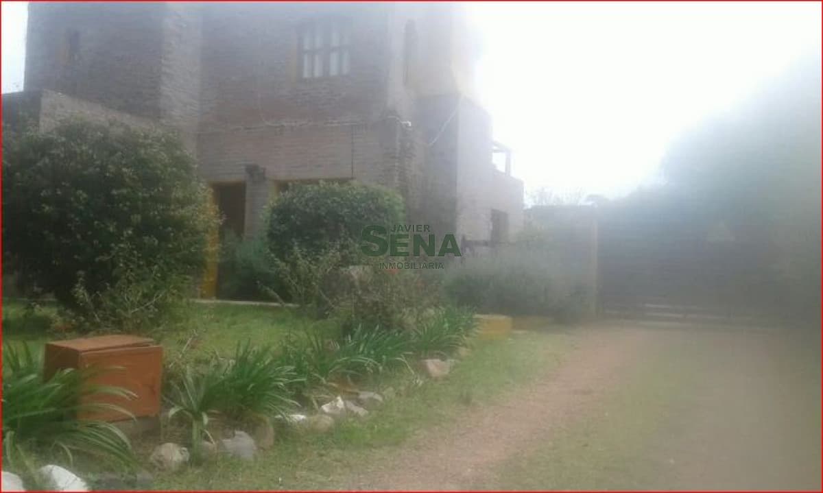 Alquiler de casa en Jardines de Cordoba, 3 dormitorios, 2 baños, buen lugar cerca de todo.