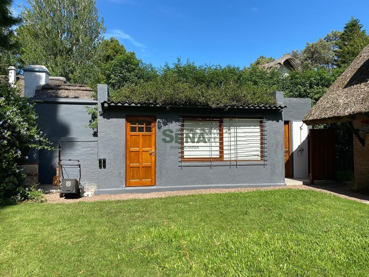 Venta de casa en rincon del indio, 3 dormitorios, 3 baños, cerca del mar.