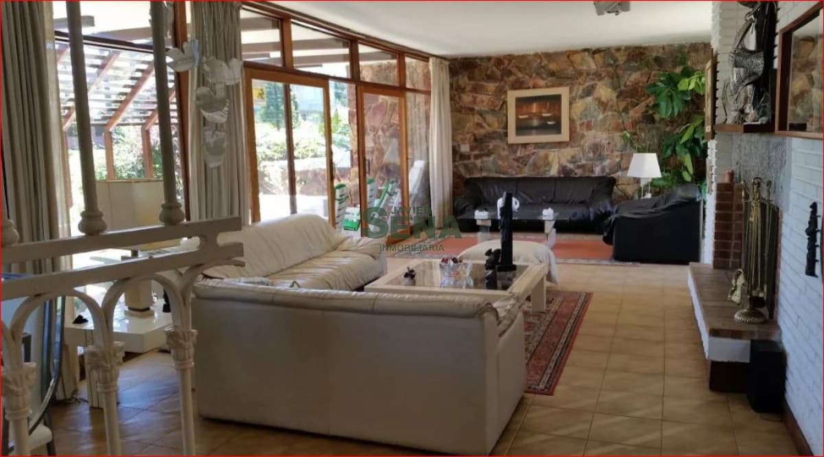 Alquiler de casa en la mansa, 5 dormitorios, 5 baños, gran parque y piscina.