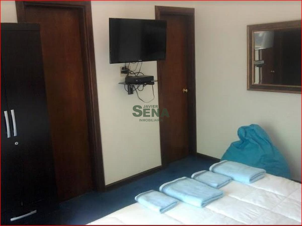 Alquiler de casa en la Mansa, 3 dormitorios, 2 baños, lindo parque, cerca del mar.