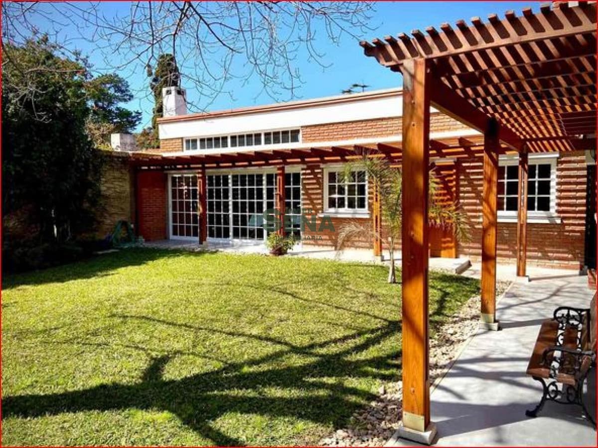 Venta de casa en la Mansa, 5 dormitorios, 4 baños, cerca del mar.