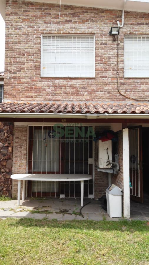 Alquiler casa en la Mansa, 3 dormitorios, 2 baños, muy buen lugar.