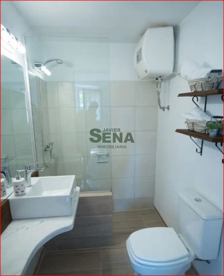 Alquiler de casa en la mansa, 6 dormitorios, 4 baños, cerca del mar, lindo jardin.