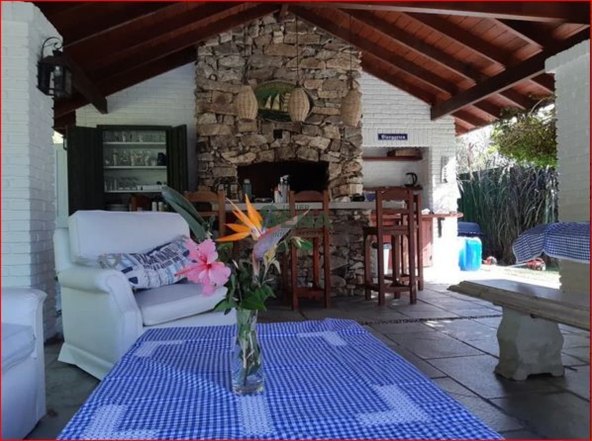 Alquiler de casa en el Golf, 7 dormitorios, 5 baños, piscina climatizadfa, parque arbolado.