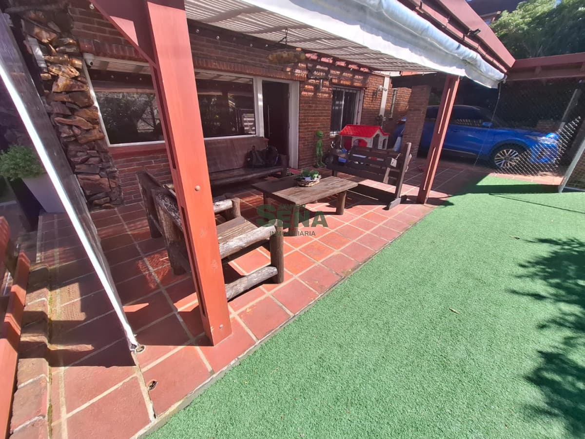 Venta casa en pinares, 4 dormitorios, canchas , pergola, terraza y vista al mar.
