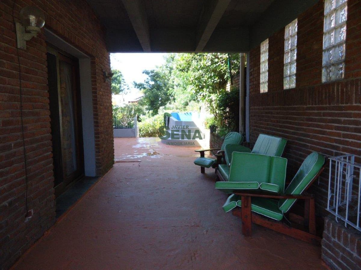 Venta  de casa en la Mansa, 5 dormitorios, 3 baños, pileta, cerca de mar.