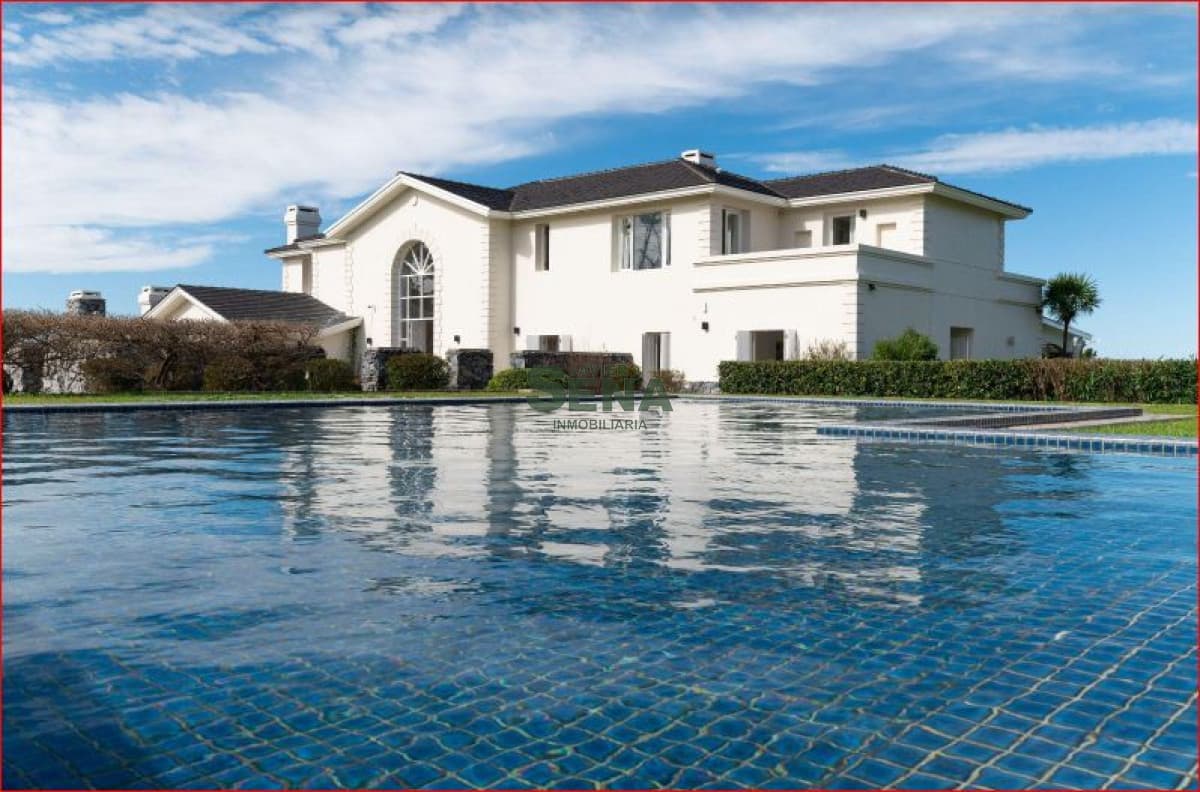 Venta y alquiler de casa en playa Mansa, Espectacular Mansion, 8 dormitorios, 8000M2 de tierra, se puede construir 8 niveles.
