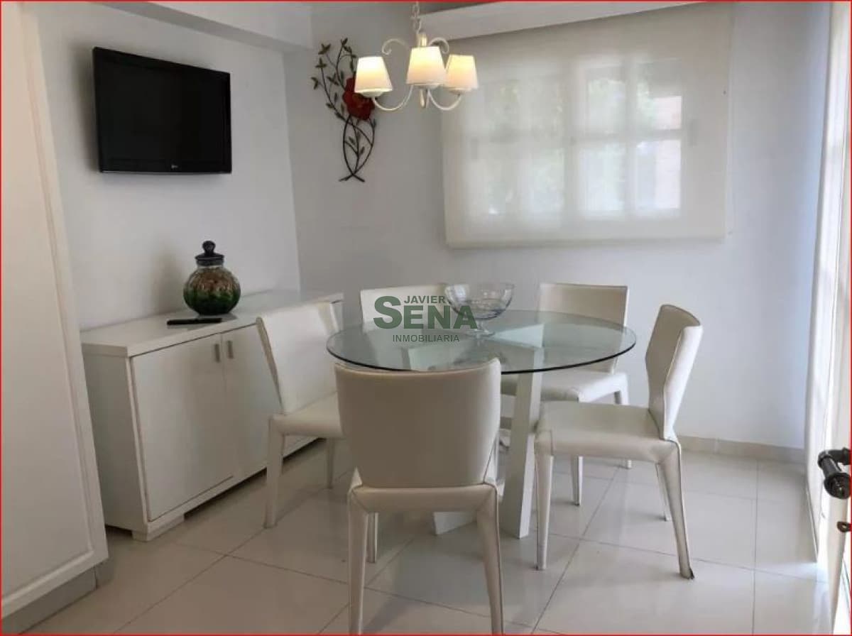 Alquiler de casa en Jardines de Cordoba, 3 dormitorios, 4 baños, piscina, lindo lugar.