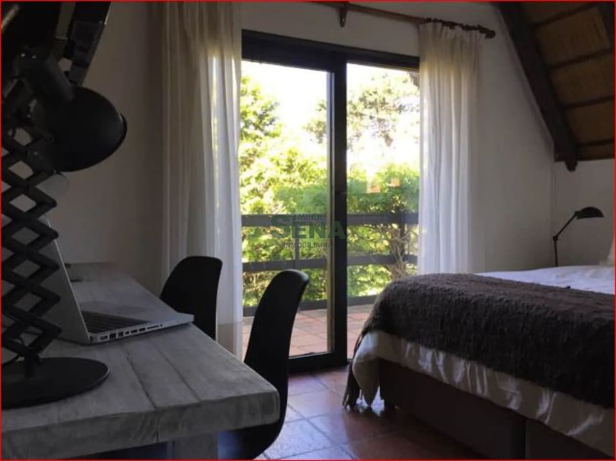 Venta y alquiler en Rincon del Indio, 3 dormi, 2 baños, piscina, cerca del mar.