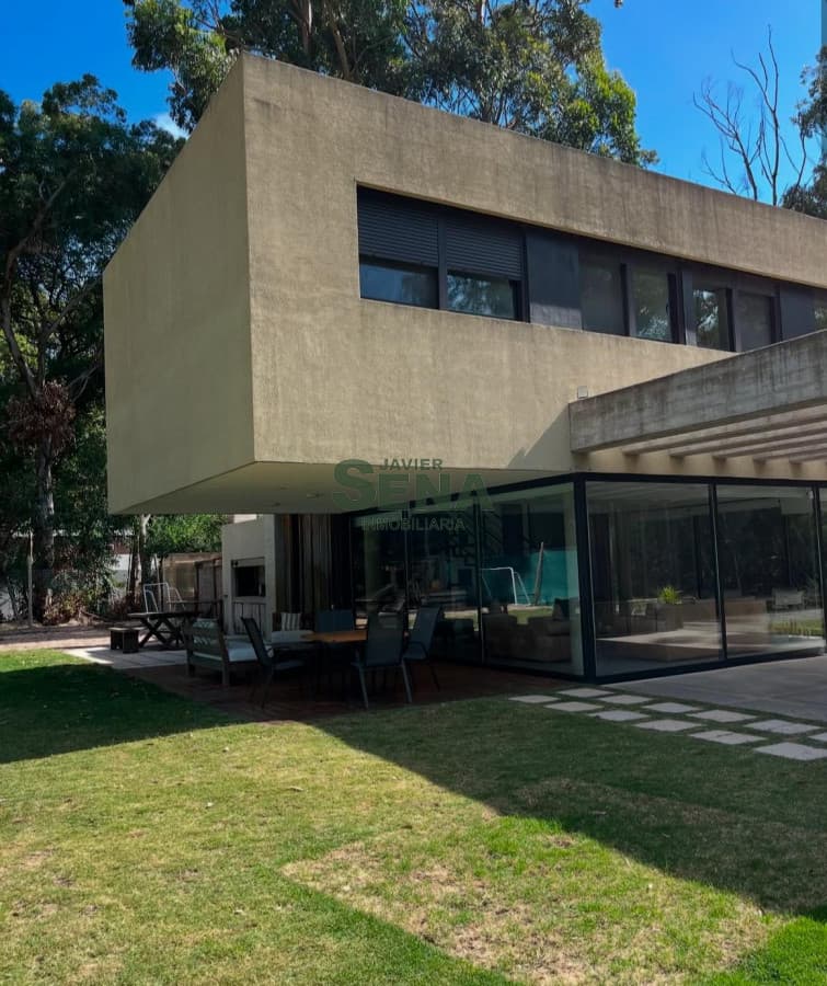 Venta de casa Design Village Solanas, de 5 dormitorios en Solanas con amenities