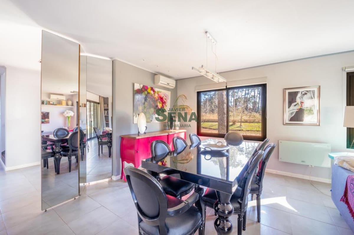Venta Casa en Pinares,  2 dormitorios, 3 baños, barrio privado, servicios.