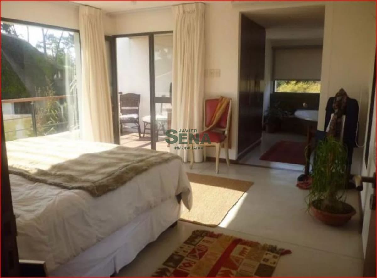 Alquiler de casa en Brio Marly, 4 dormitorios, 4 baños, lindo parque y buen entorno.