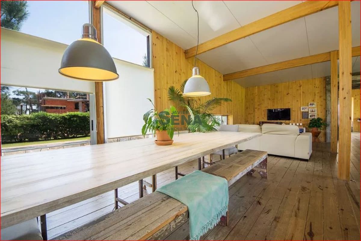 Venta y alquiler de casa en Cantegril, zona de colegios 5 dormitorios, 4 baños.