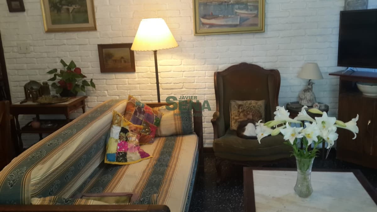 Alquiler de casa en Pinares, 2 dormitorios, 2 baños, muy buen entorno.