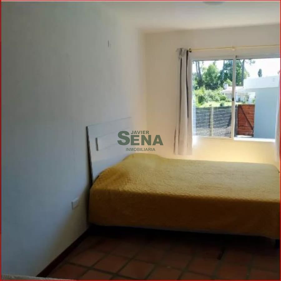 Alquiler de casa Cantegril, 3 dormitorios, 2 baños, cerca de todo, buen parque.