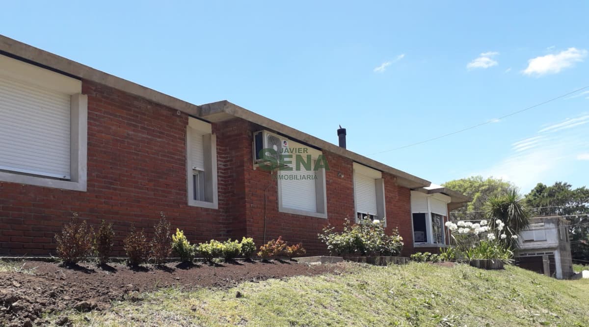 Venta de hermosa casa de 220 m2 en Lausana 3 dorm, 2 baños, buena construccion.
