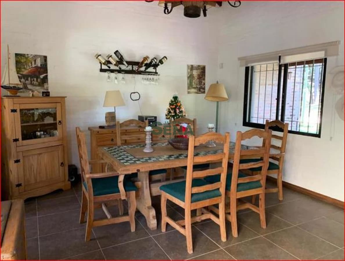 Alquiler de casa en Pinares, 3 dormitorios, 2 baños, piscina, cerca del mar.