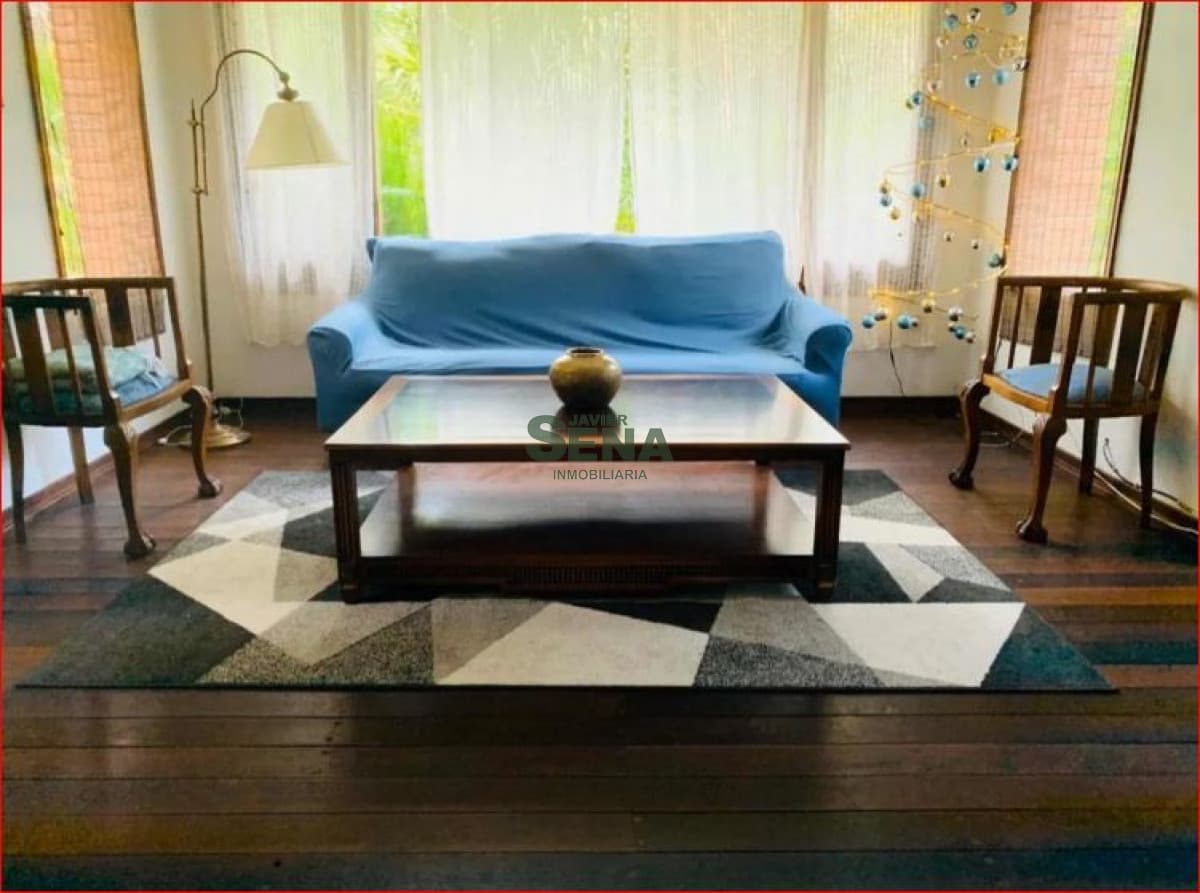 Alquiler de casa en Jardines de Cordoba, 4 dormitorios, 3 baños, buen parque.
