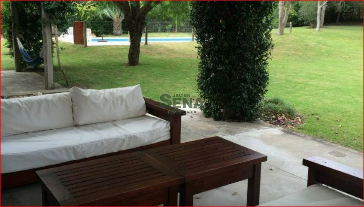 Alquiler de casa en rincon del Indio, 2 dormitorios, 2 baños, pileta.