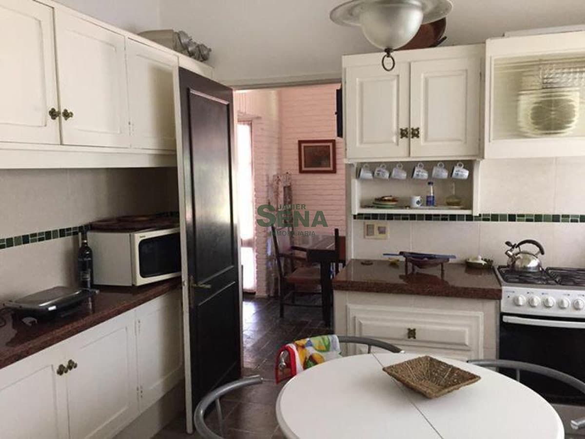 Venta y alquiler en MANSA, 3 DORMITORIOS, 3 BAÑOS, BUENA CONSTRUCCION.