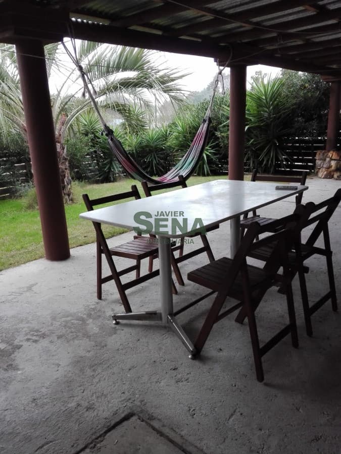 Venta de casa en Santa Monica, 2 dormitorios, baño, lindo lugar.