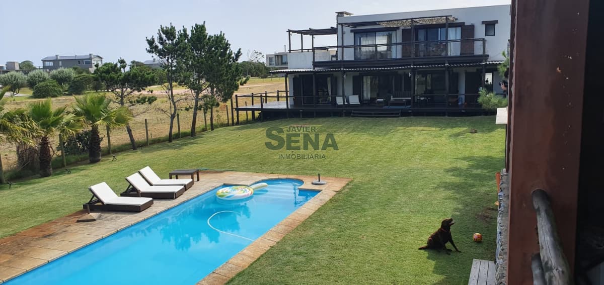 Venta de casa en Jose ignacio, 5 dormitorios, 4 baños, piscina, vista al mar.