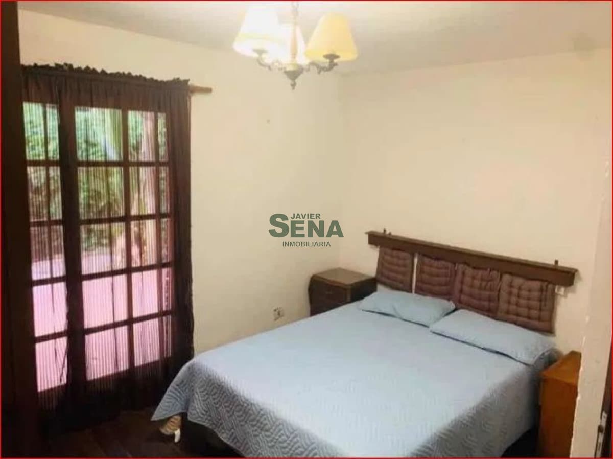 Alquiler de casa en Jardines de Cordoba, 4 dormitorios, 3 baños, buen parque.