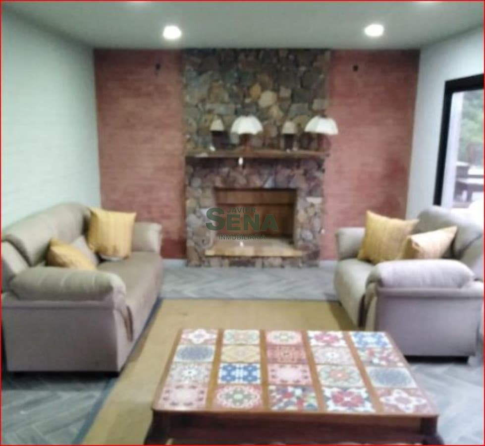 Venta de casa en Pirapolis, 3 dormitorios, 2 baños, linda vista.