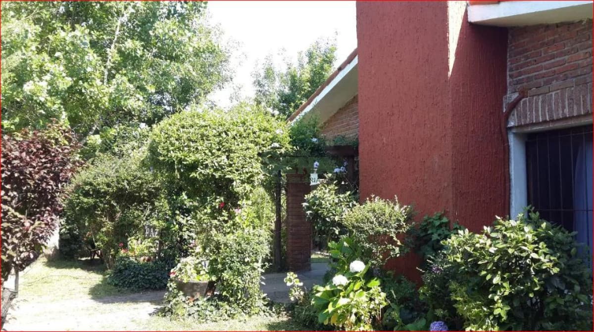 Casa ID.167522 - Alquiler de casa en la Mansa, 2 dormitorios, baño, lindo Jardin.-