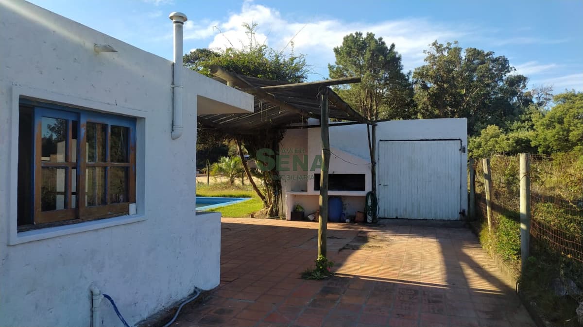 Venta de casa en Punta del Este, 5 dormitorios, 3 baños, lindo lugar.