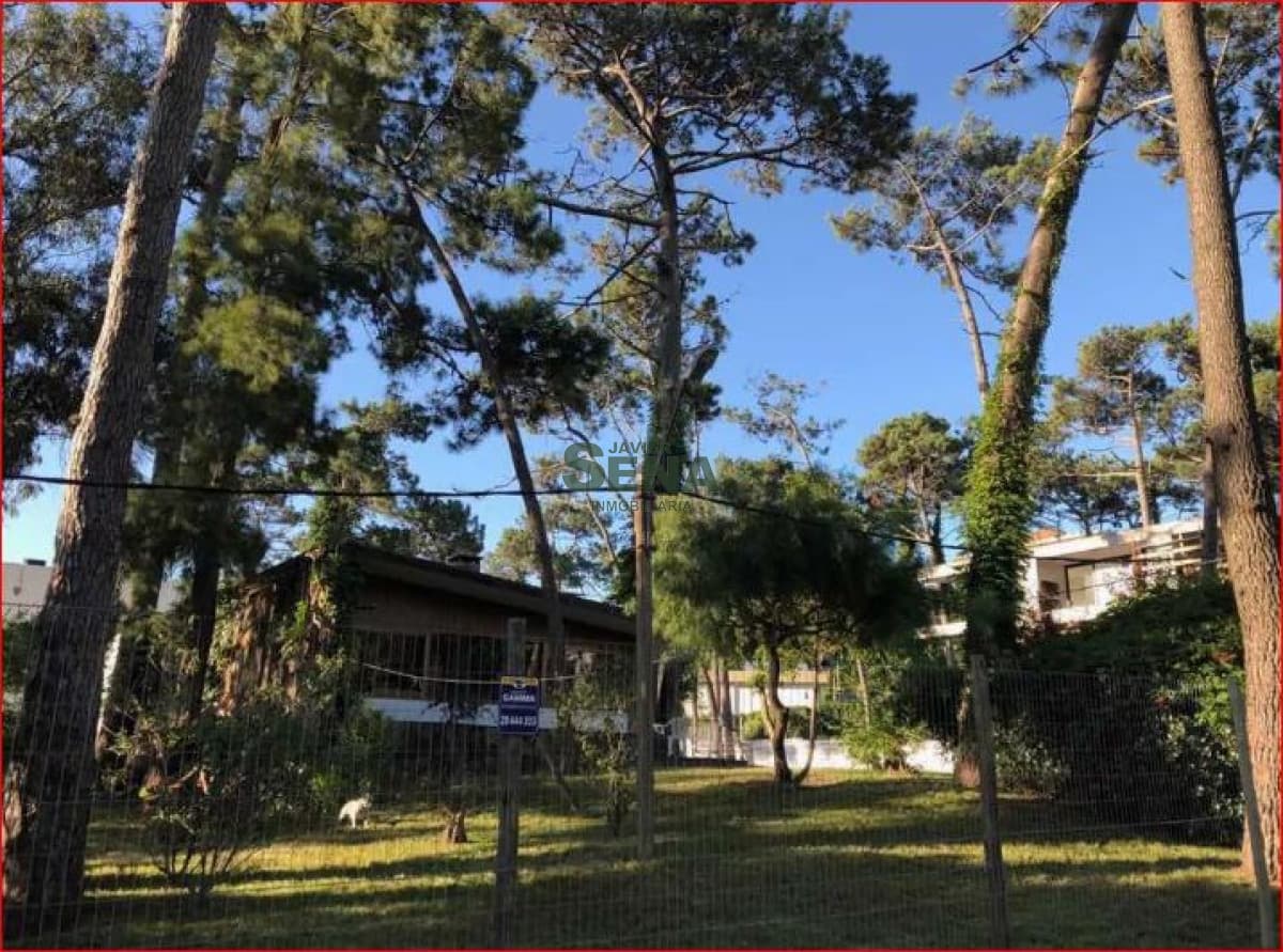 Alquiler de casa en la Mansa, 3 dormitorios, 2 baños, lindo parque,.