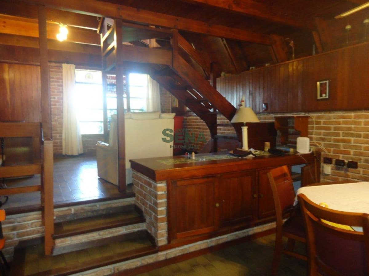 Venta y alquiler de cabaña en Pinares, 3 dormitorios, 2 baños, cerca del mar.